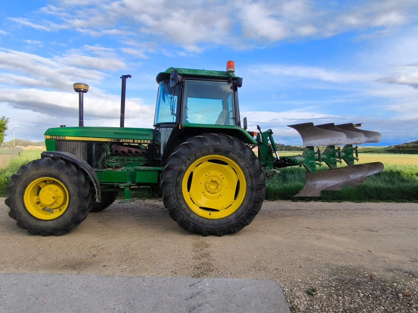 John Deere 3350