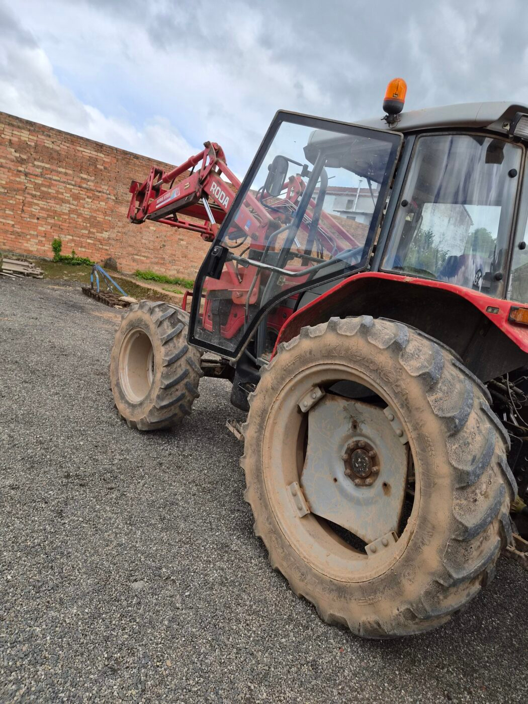 Massey Ferguson MF 4245