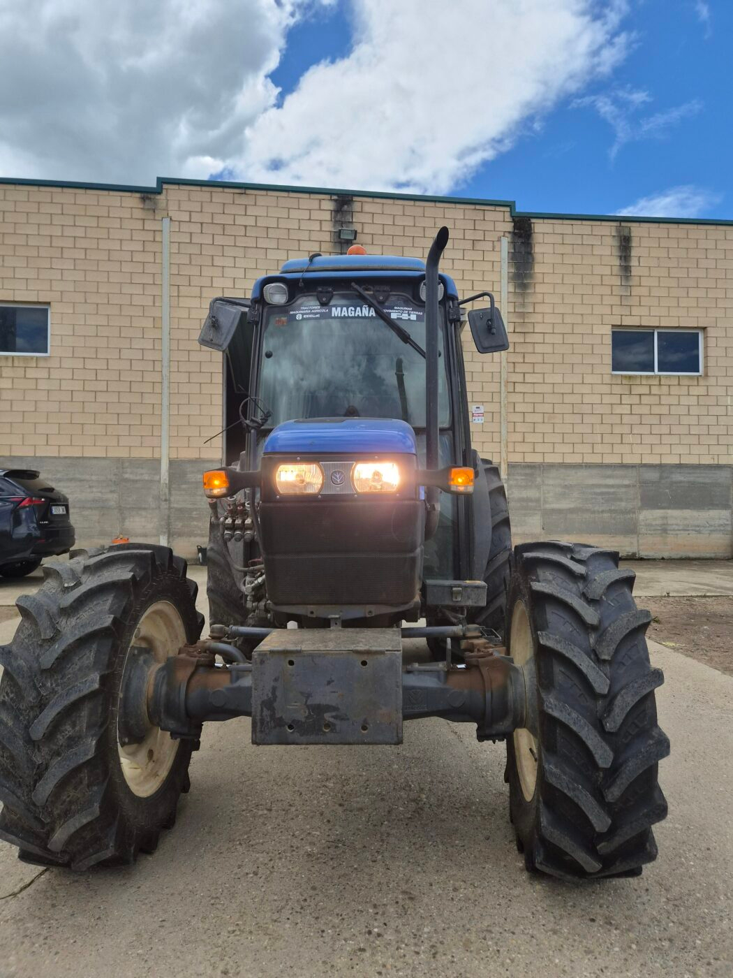 New Holland TN90F