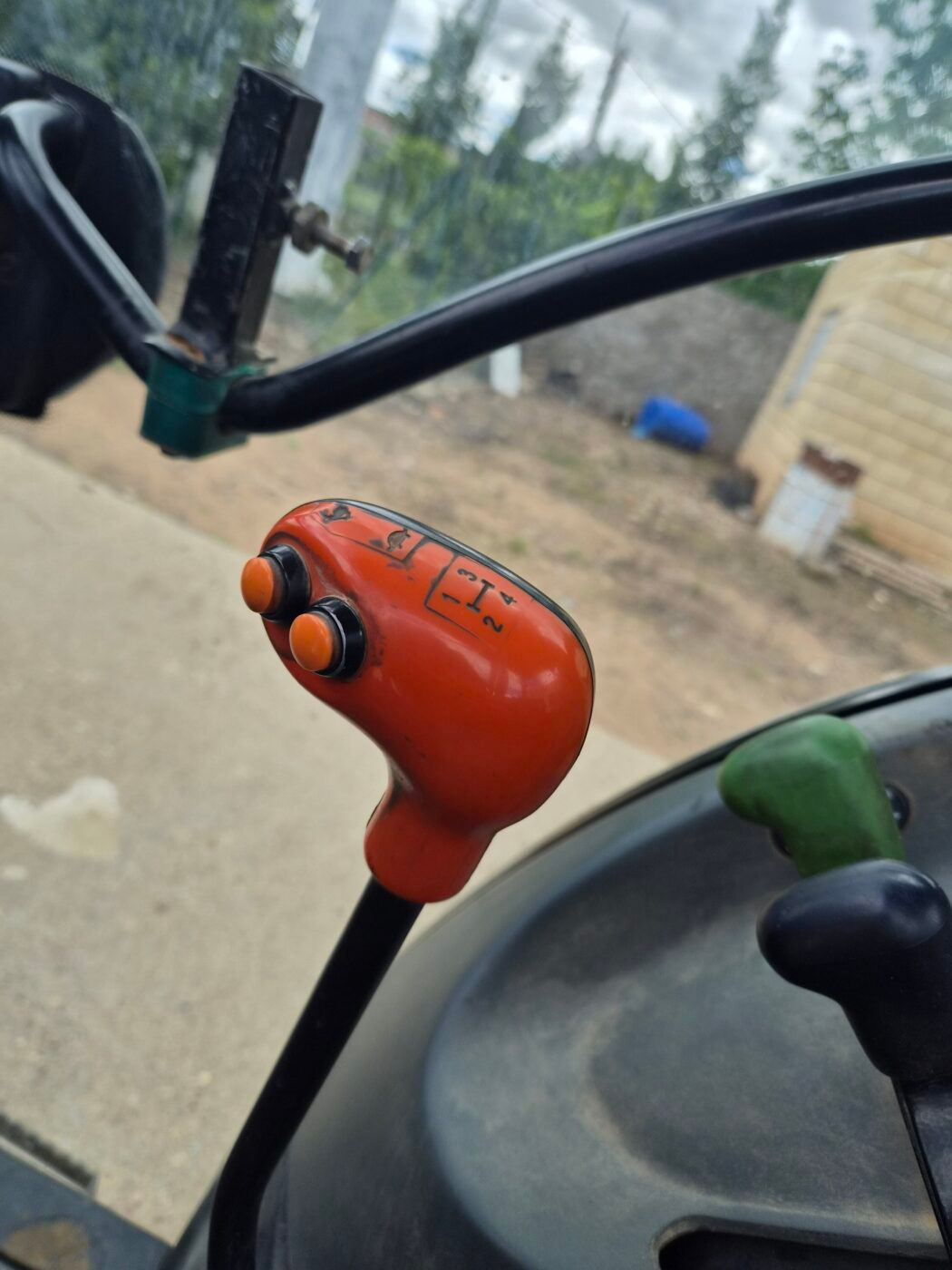New Holland TN90F