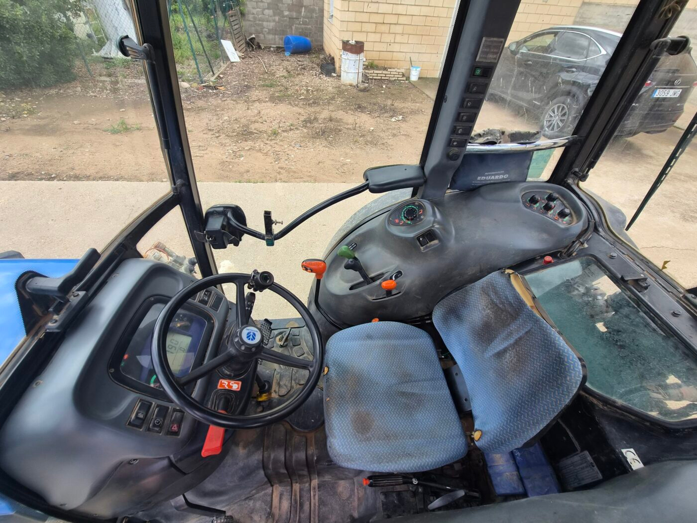 New Holland TN90F