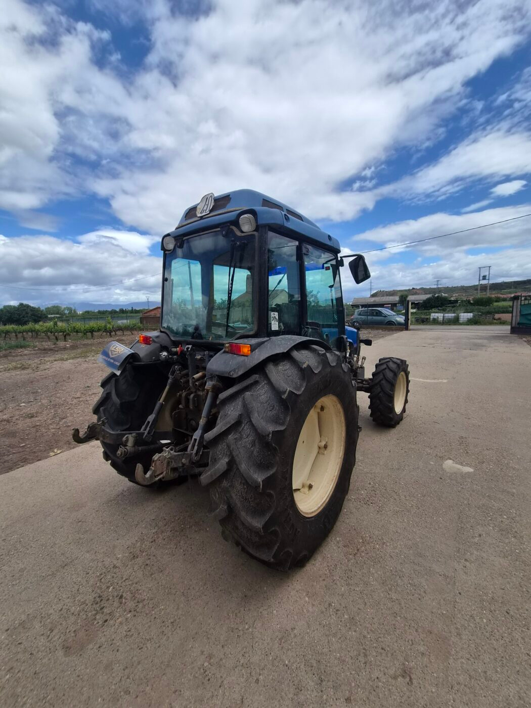 New Holland TN90F